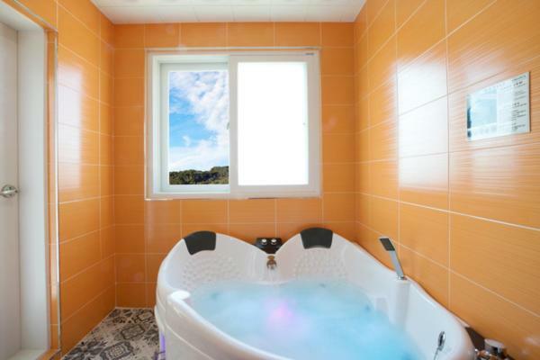 Tongyoung Blue House Spa Pension Тхонъён Экстерьер фото