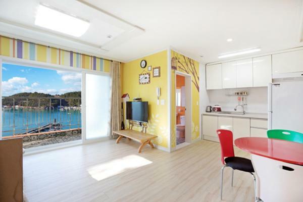 Tongyoung Blue House Spa Pension Тхонъён Экстерьер фото