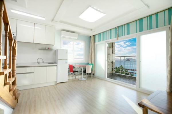 Tongyoung Blue House Spa Pension Тхонъён Экстерьер фото