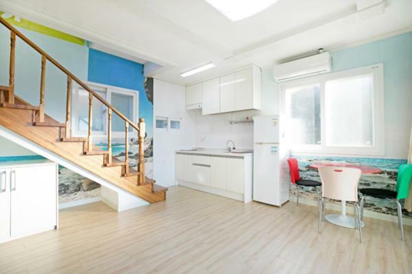 Tongyoung Blue House Spa Pension Тхонъён Экстерьер фото