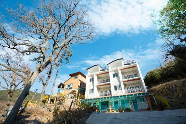 Tongyoung Blue House Spa Pension Тхонъён Экстерьер фото