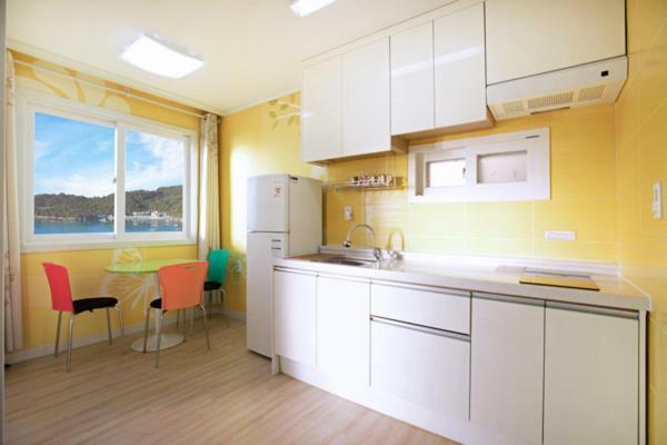 Tongyoung Blue House Spa Pension Тхонъён Экстерьер фото